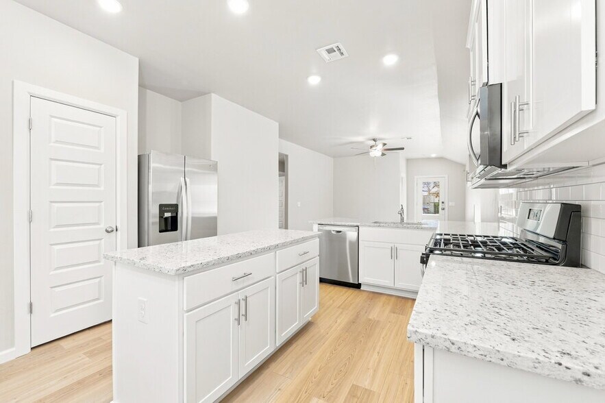 Building Photo - 12725 Carrara Ln