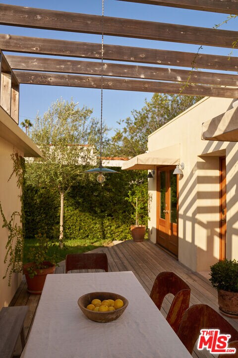 Building Photo - 655 Angelus Pl
