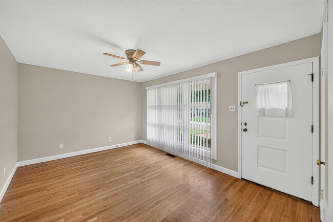 Building Photo - 45 Barton Pl