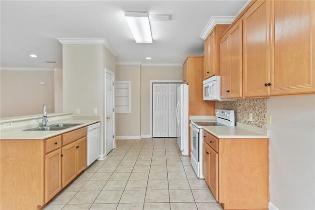 Building Photo - 161 Huntington Cir