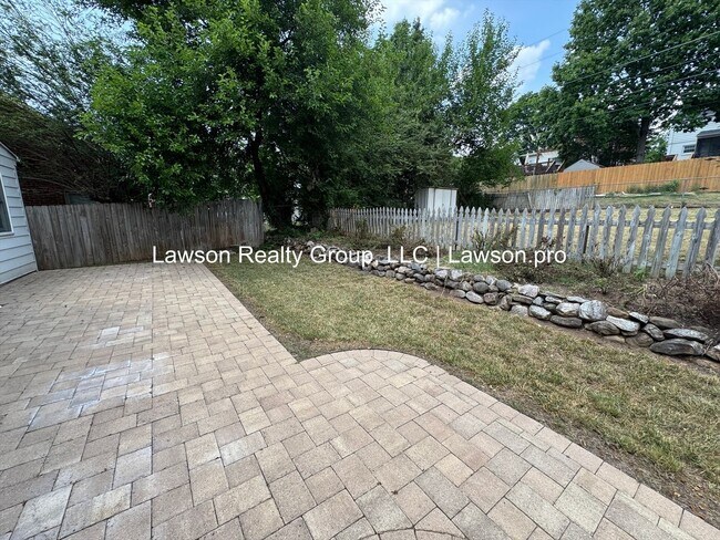 Building Photo - Charming and Updated Home in Raleigh Court with Fenced In Yard, Lawn Care Included!