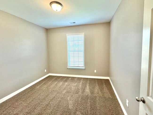 Building Photo - Now Leasing A 5 Bedroom 3 Bath Home In Olive Branch