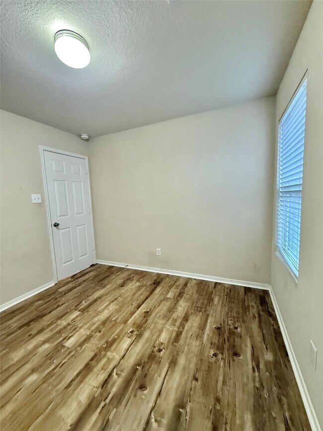 Building Photo - 14802 Fir Knoll Way