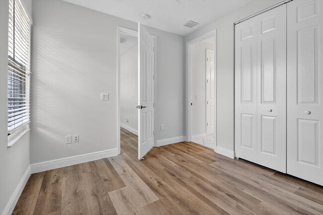 Building Photo - 318 September St