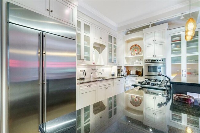 Building Photo - 868 Rosedale Rd NE