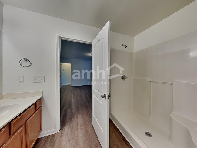 Building Photo - 102 Graphite Dr