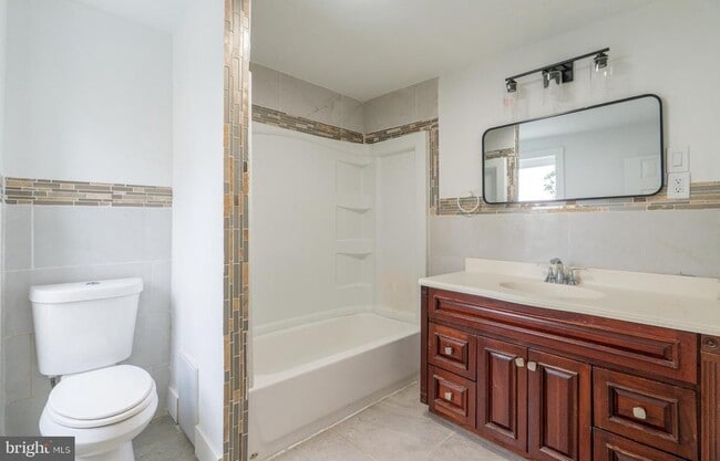 Building Photo - 2552 Coral St