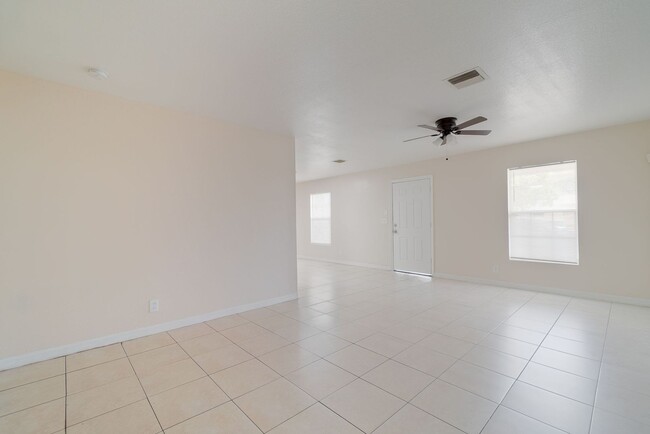 Building Photo - Beautifully remodeled 3-bedroom, 2-bathroom