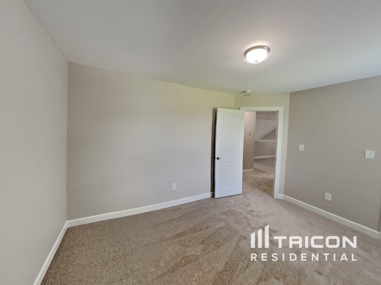 Building Photo - 119 Lasswade Ct