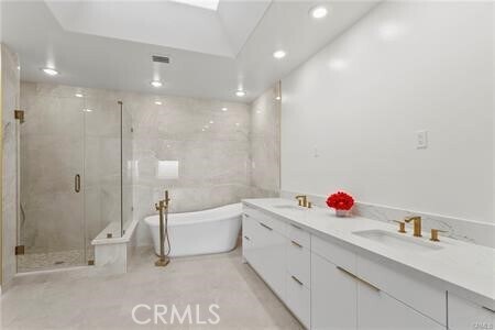 Building Photo - 5 Argo