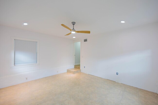 Building Photo - 730 Winters St