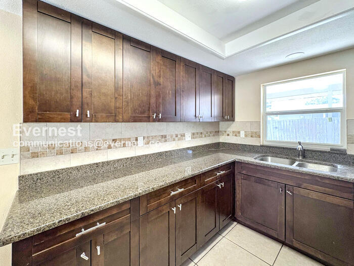 Building Photo - 3313 Ottway Dr