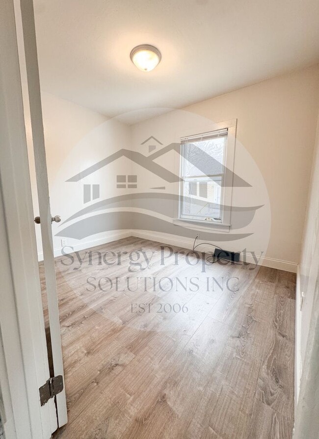 Building Photo - Madison Home Available Now