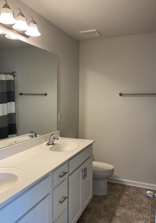 Building Photo - COMING SOON!! Spacious and Modern 3-Bedroo...
