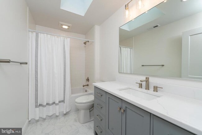 Building Photo - 1213 Clearfield Cir
