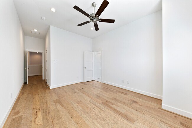 Building Photo - 1127 E 23rd St