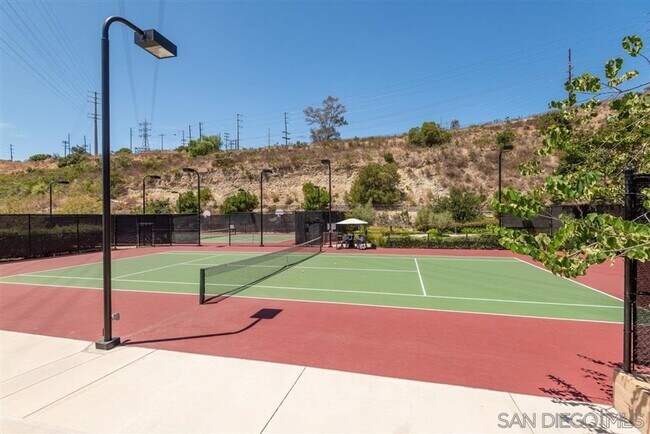 Building Photo - Beautiful townhome in Mission Valley!  Ava...