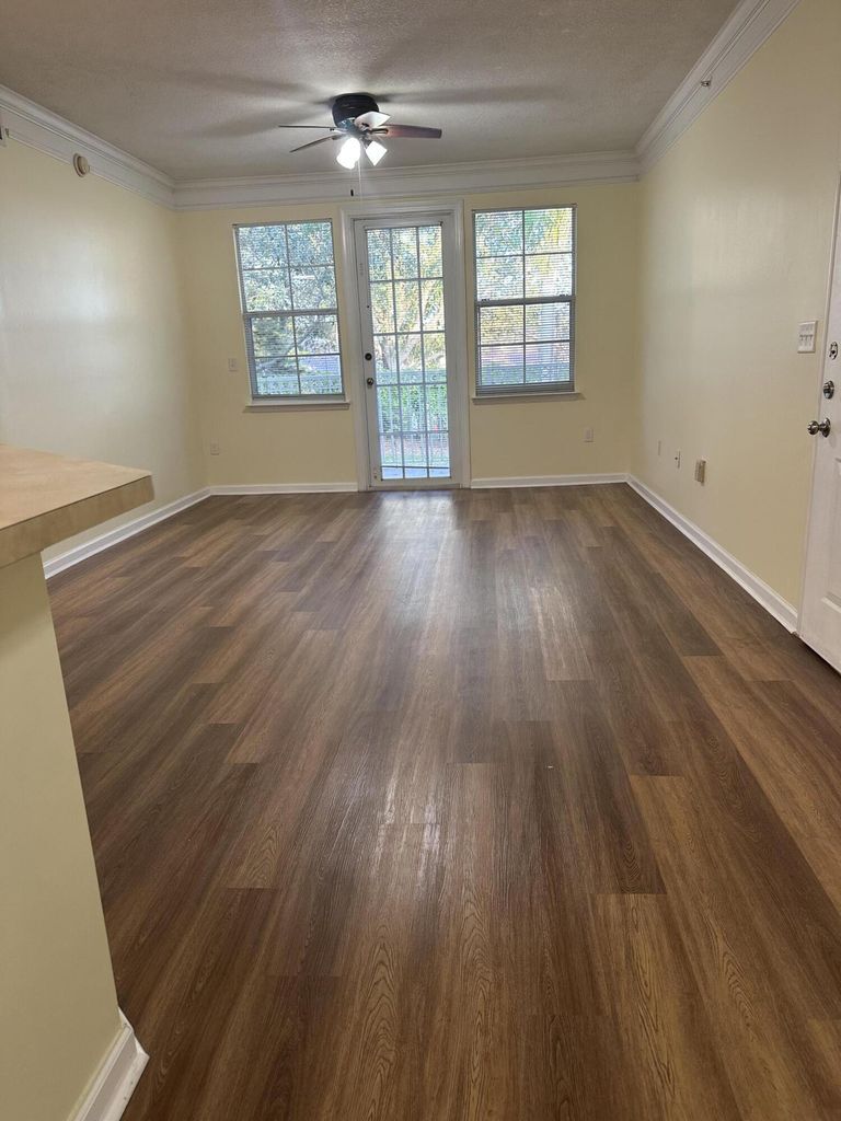 Building Photo - 9905 Baywinds Dr