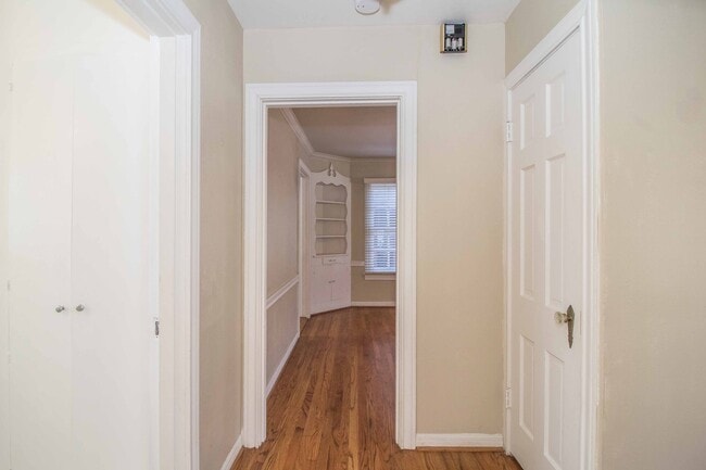 Building Photo - Charming Remodeled Bungalow - Arlington Heights - NEW PICTURES COMING SOON!