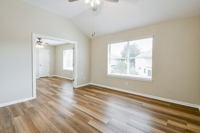 Building Photo - 815 Robins Way