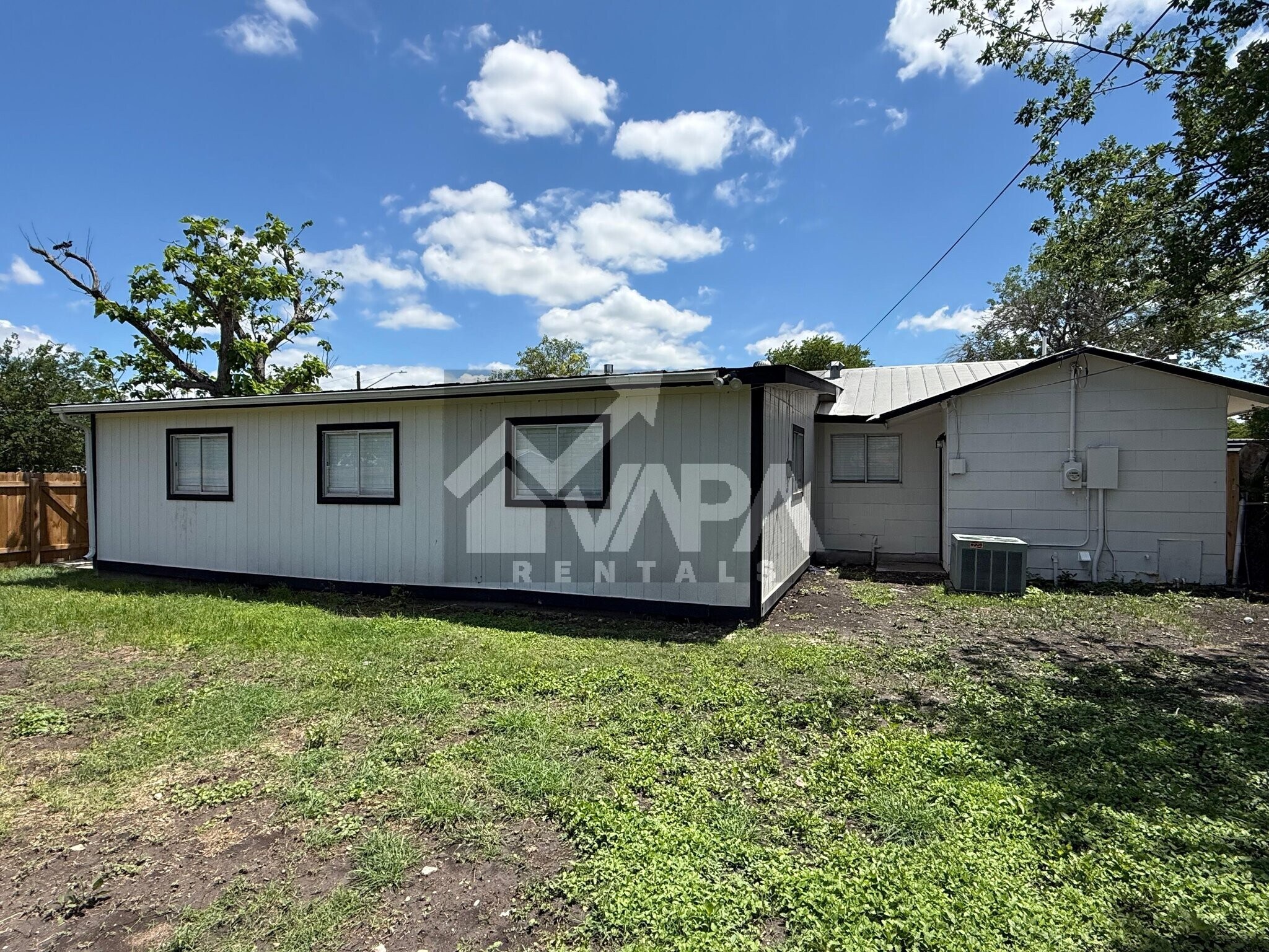 Building Photo - 315 Jamaica Dr