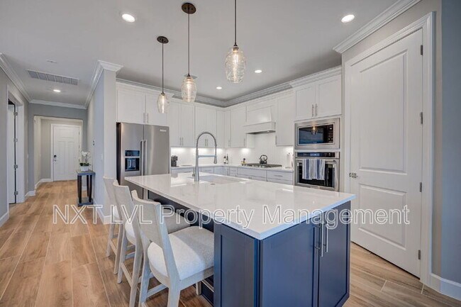Building Photo - 16112 Lakeland Dr
