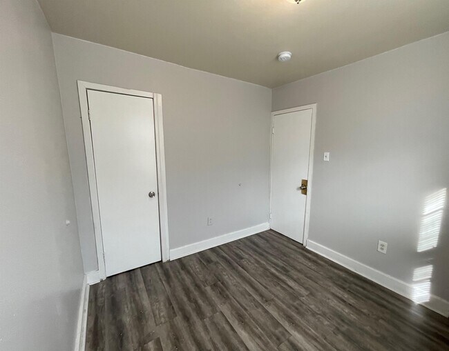 Building Photo - 1309 W Allegheny Ave