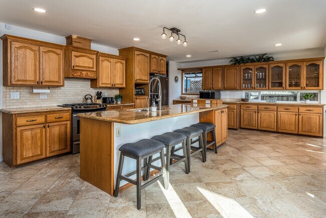 Building Photo - 3831 Margaret Way