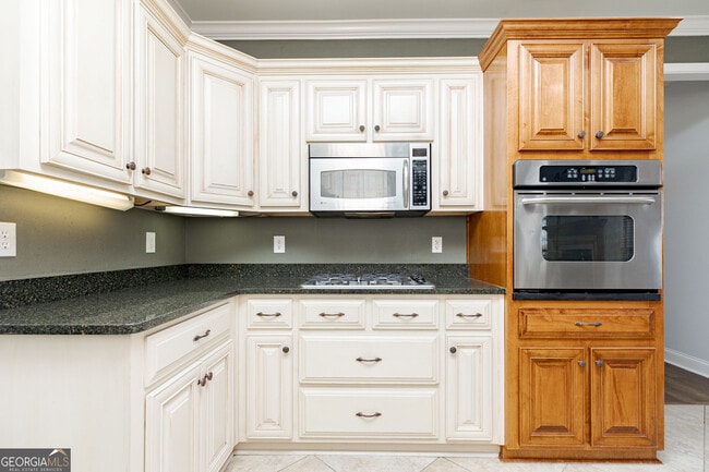 Building Photo - 100 Montview Way