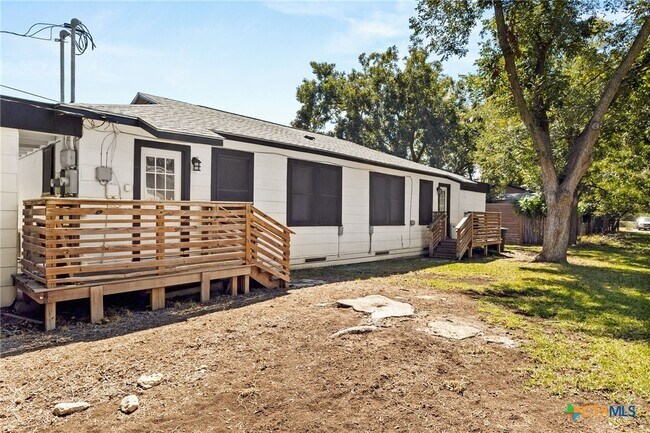 Building Photo - 214 Dallas St