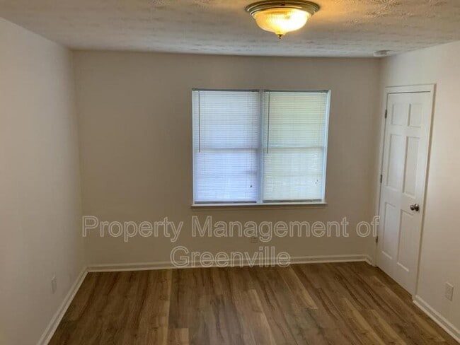 Building Photo - 207 Courtneybrook Trail