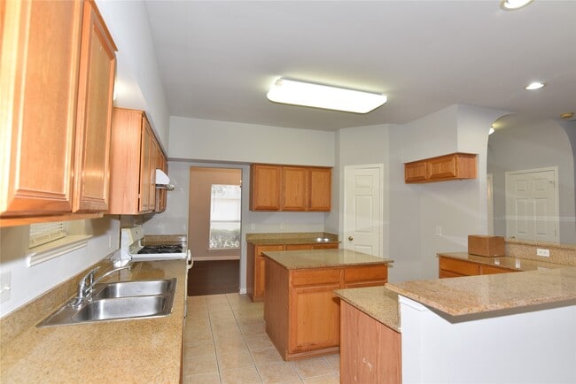 Building Photo - 6807 Turtlewood Dr