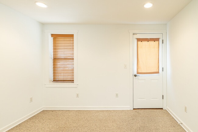 Building Photo - 1242 E Fort Ave