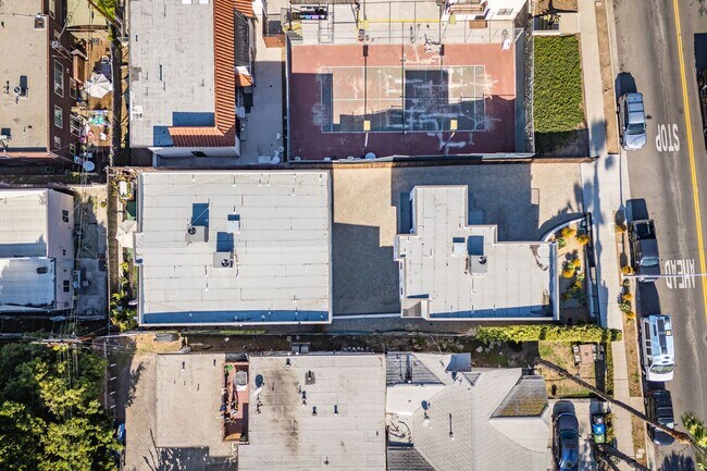 Building Photo - 705 Benton Wy