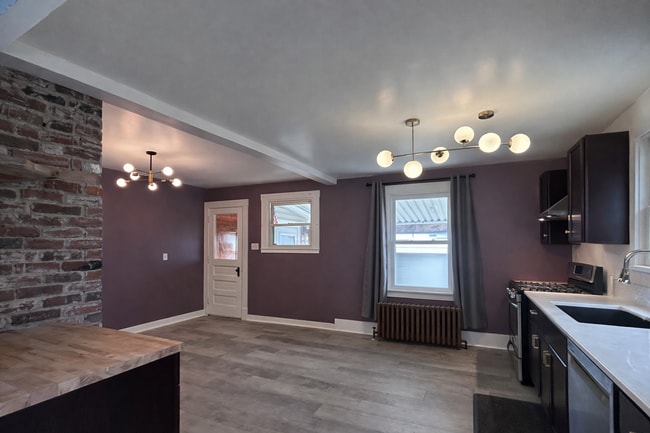 Building Photo - Spacious Single-Family Home w/Sunroom partially finished basment| Pet Friendly | Shaler