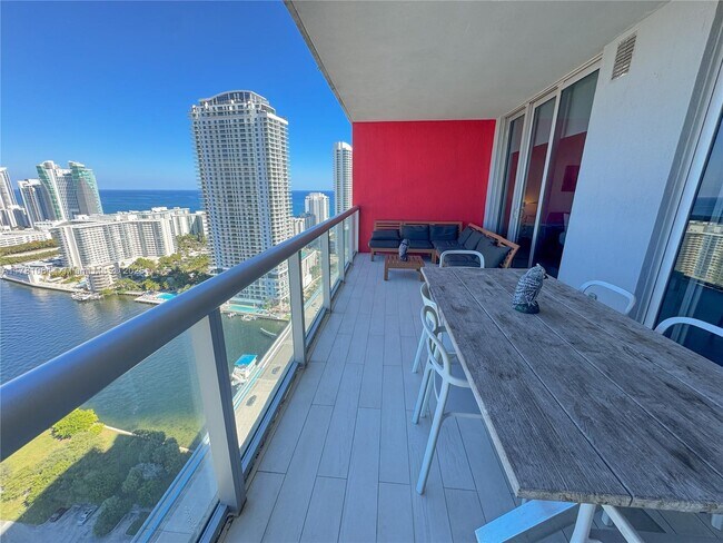 Building Photo - 2600 E Hallandale Beach Blvd