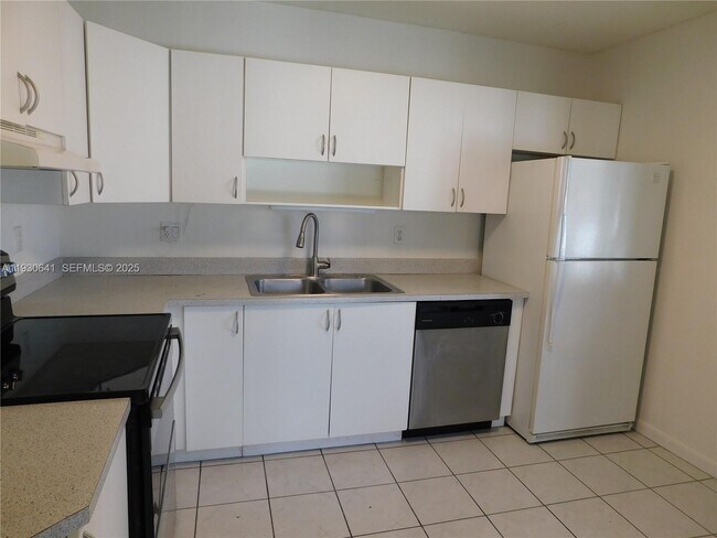 Building Photo - 9688 SW 138th Ave