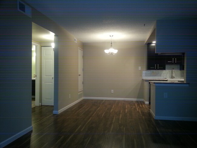 Building Photo - Newly renovated 1 Bed/1 Bath Condo near Lo...