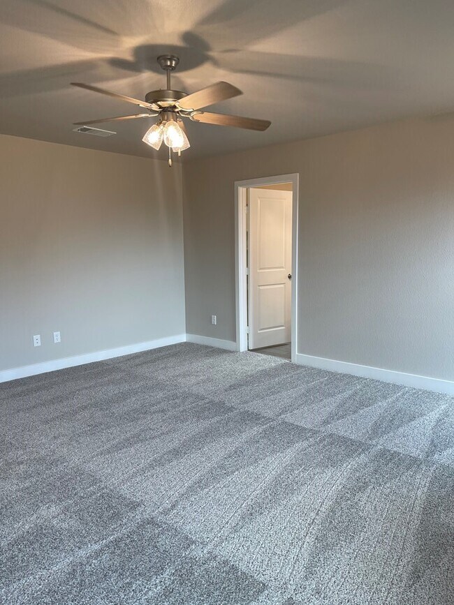 Building Photo - 1121 Masquerade Blvd