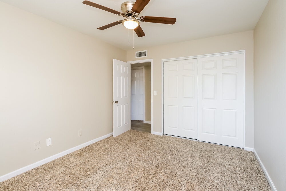 Building Photo - 238 E Houston Ave