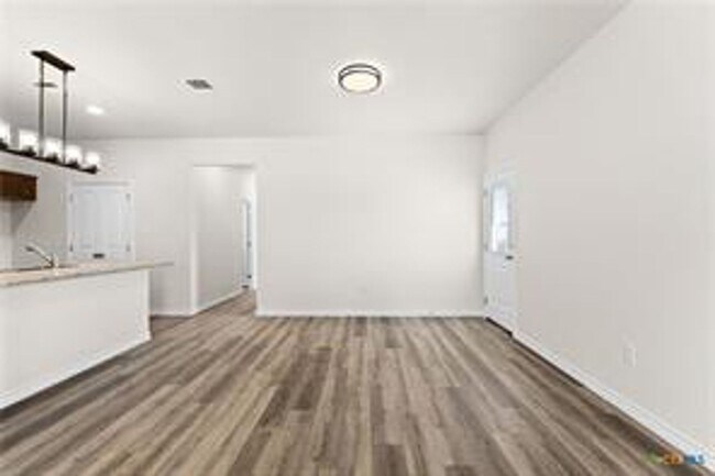 Building Photo - 121 Leon Ln