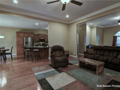 Building Photo - 656 W Foothills Dr