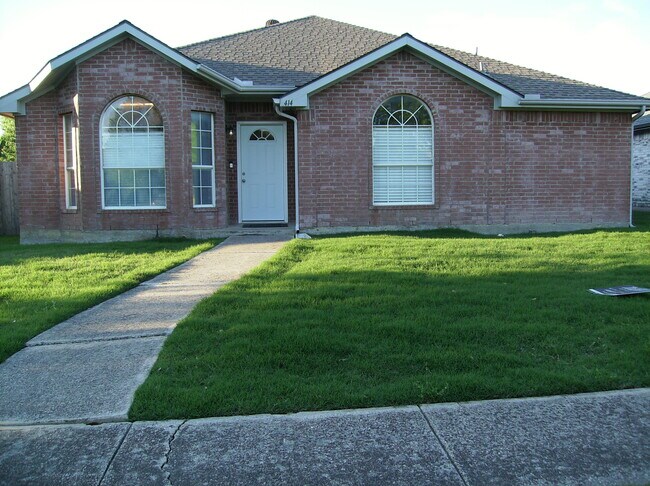 Primary Photo - 414 Fleming St