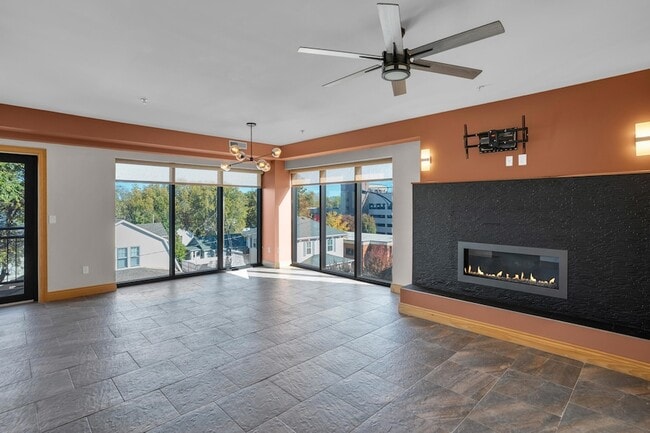 Building Photo - 1200 E Walnut St