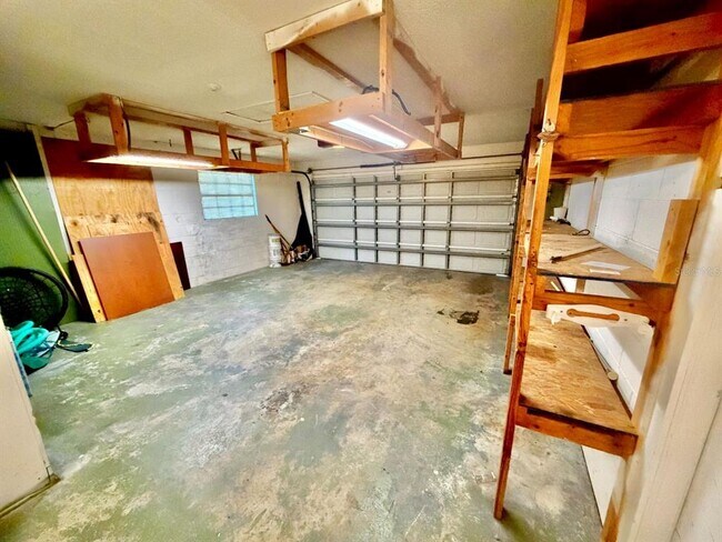 Building Photo - 653 Sherwood Dr