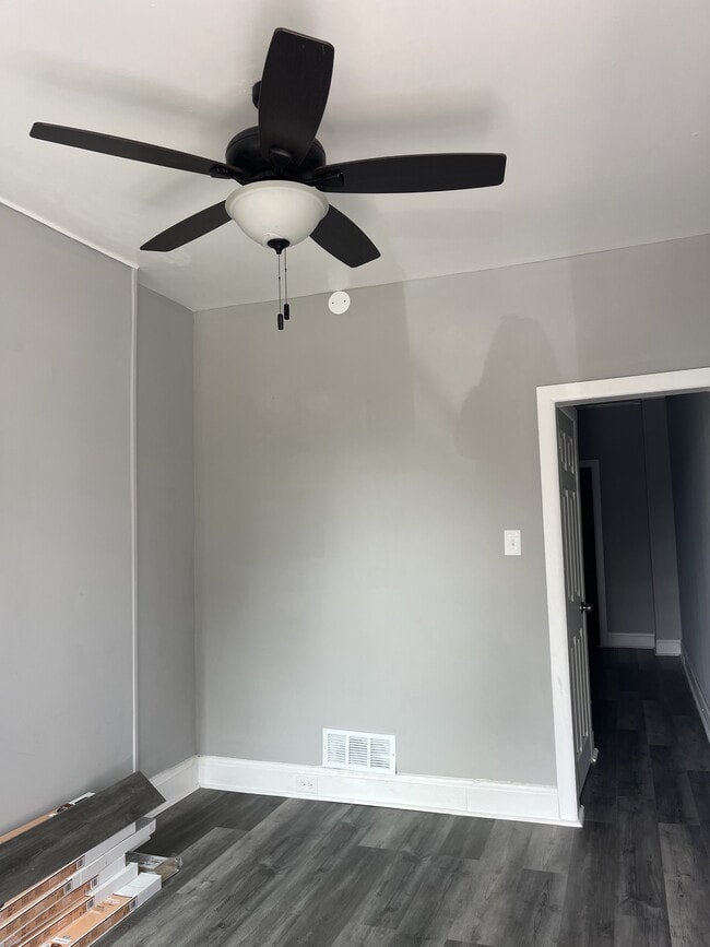 Building Photo - 322 E 11th St