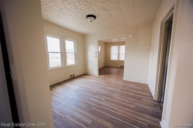 Building Photo - 8242 Maxwell Ave