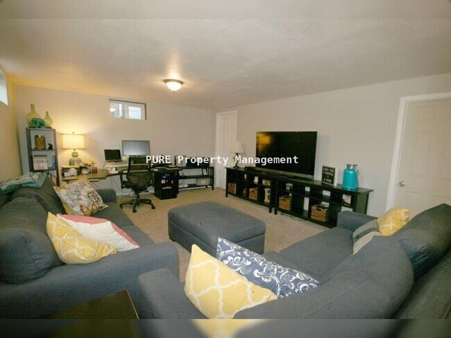 Building Photo - 3 Bed/2 Bath Ranch Home on Large Lot with Oversized Garage