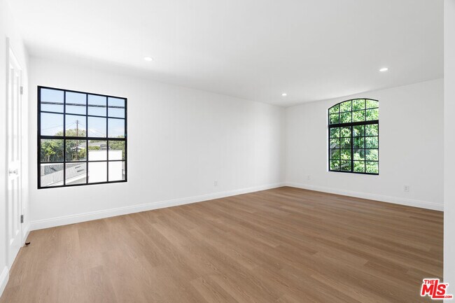 Building Photo - 2541 Stoner Ave