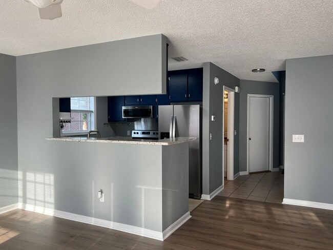 Building Photo - 107 S Spring View Dr